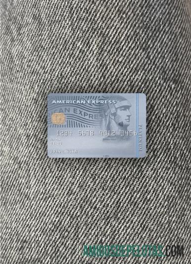 Frente fotográfica do cartão AMEX Platinum do Banco da Cisjordânia dos EUA amostra